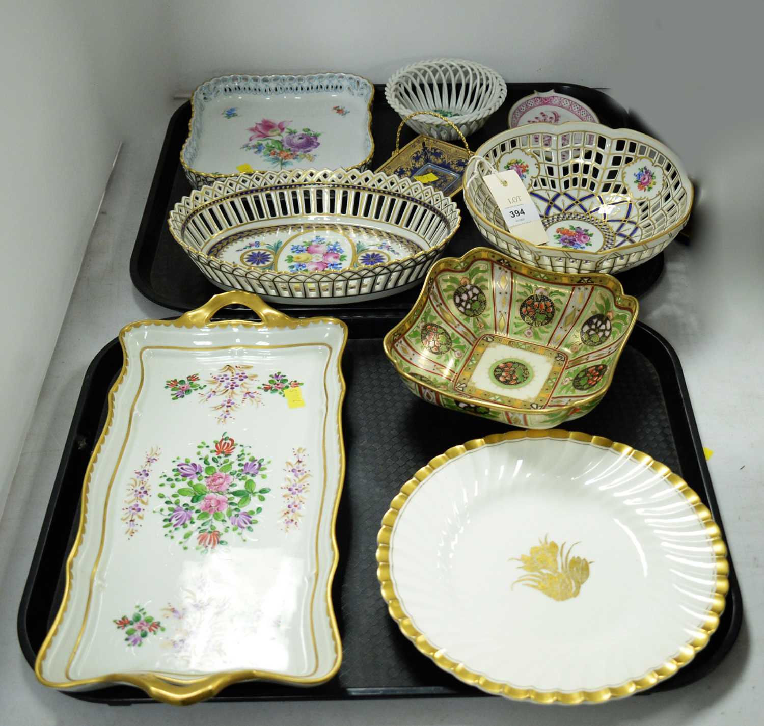Lot 394 - A selection of decorative ceramics.