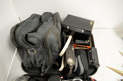 Lot 417 - A collection of cameras and camera accessories.