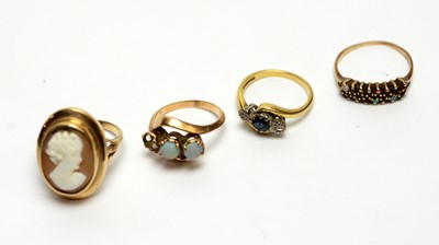 Lot 256 - A selection of rings