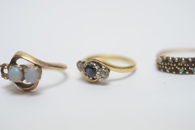 Lot 256 - A selection of rings