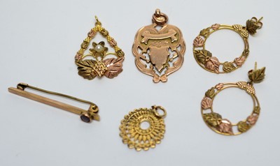 Lot 246 - A selection of gold and yellow metal jewellery.
