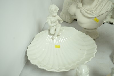 Lot 517 - A selection of decorative ceramics.