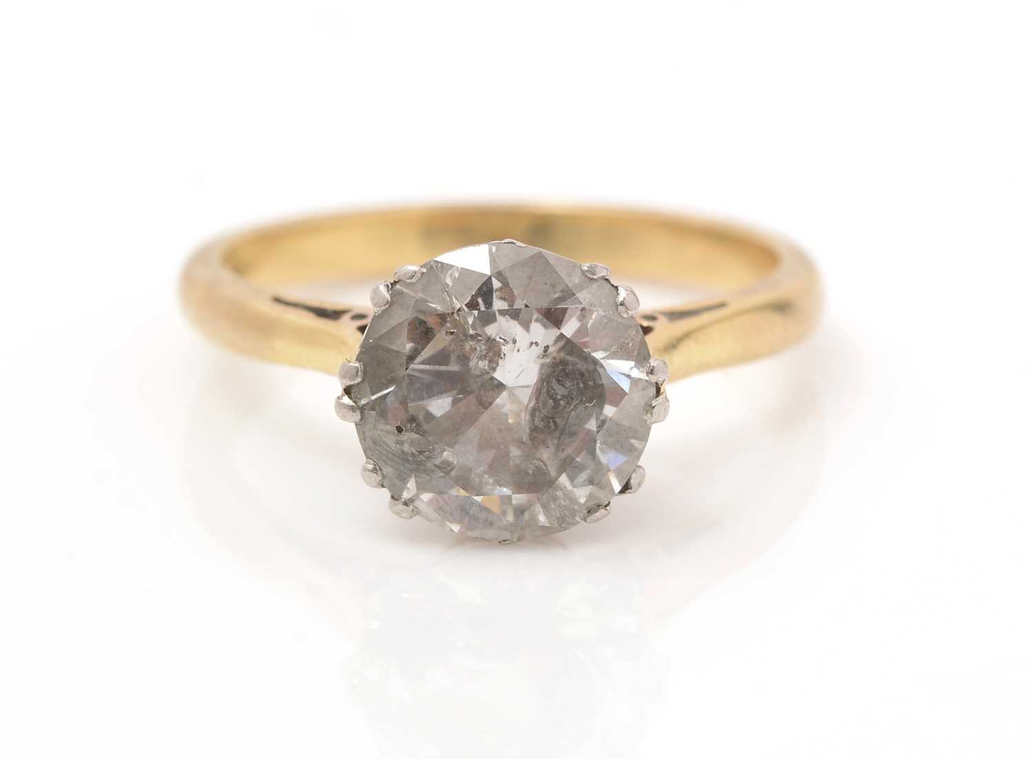 Lot 467 - A solitaire diamond ring