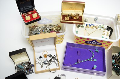 Lot 286 - A large quantity of costume jewellery