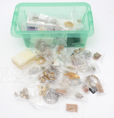 Lot 269 - A large quantity of silver and other jewellery