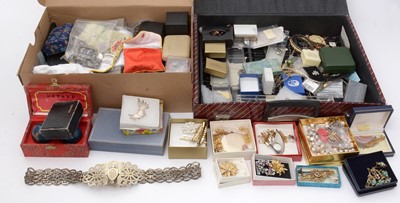 Lot 271 - A large quantity of costume jewellery
