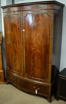 Lot 81 - An Early 20th century mahogany two door wardrobe