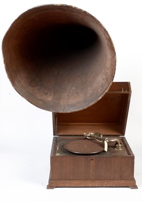 Lot 121 - E.M Ginn Gramophone and horn.