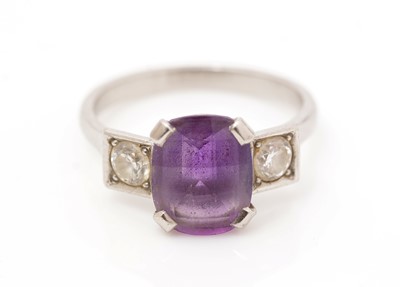 Lot 474 - An amethyst and diamond ring