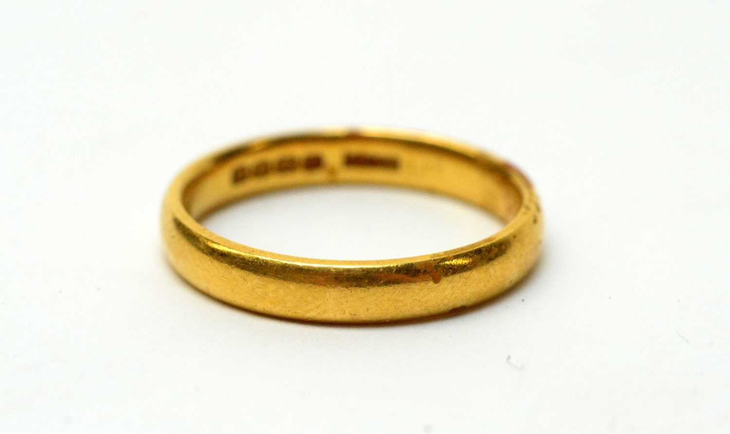 Lot 191 - A 22ct yellow gold wedding band