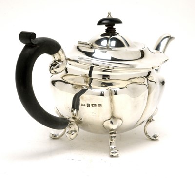 Lot 545 - A George V silver teapot, by George Unite