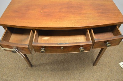 Lot 5 - A Georgian mahogany bowfront side table