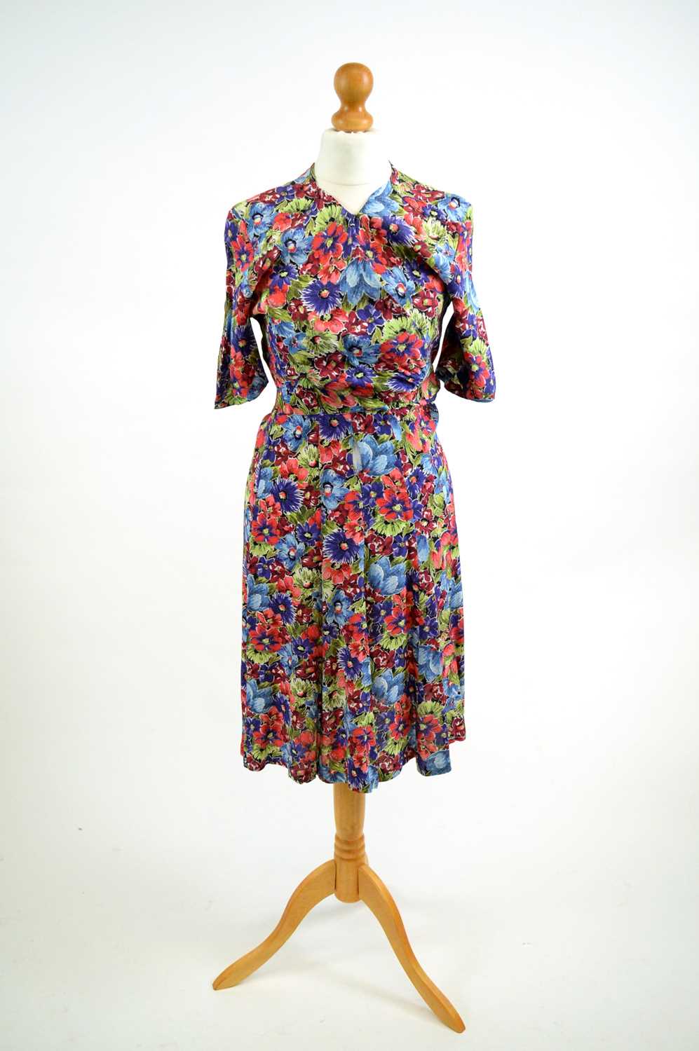 Lot 1222 - 1930s tea dress