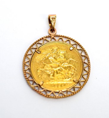 Lot 129 - A Queen Victoria gold sovereign pendant