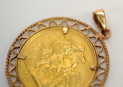 Lot 129 - A Queen Victoria gold sovereign pendant