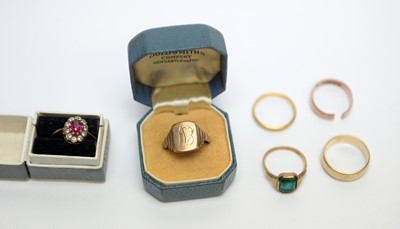 Lot 133 - A selection of rings.