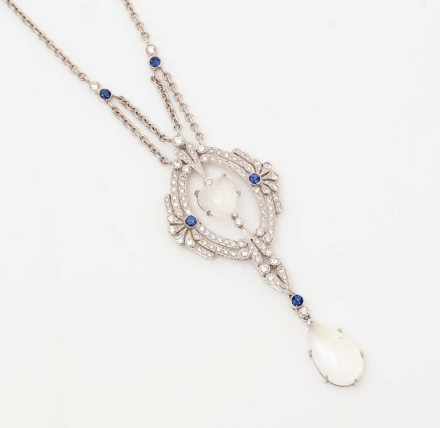 Lot 482 - An Edwardian moonstone, sapphire and diamond necklace