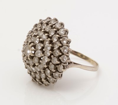 Lot 488 - A diamond cluster ring