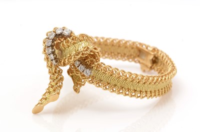 Lot 492 - A diamond and 18ct yellow gold bracelet