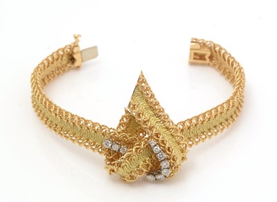 Lot 492 - A diamond and 18ct yellow gold bracelet