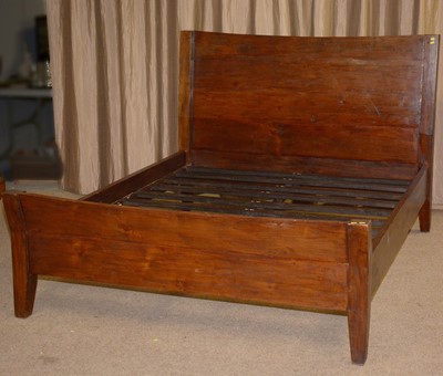 Lot 87 - A mahogany framed kingsize bed frame.