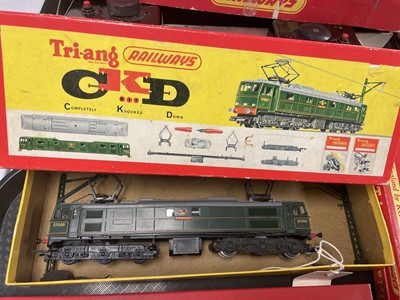 Lot 354 - A selection of Tri-ang and Tri-ang Hornby 00-gauge model railway