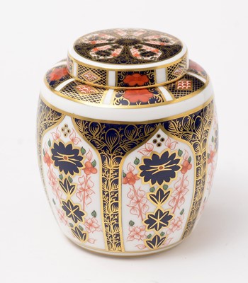 Lot 786 - A Royal Crown Derby Imari ginger jar and cover