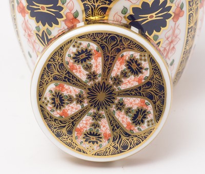 Lot 786 - A Royal Crown Derby Imari ginger jar and cover