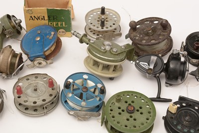 Lot 596 - Fishing reels and other related items, various.