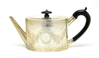 Lot 556 - A George III silver teapot, by Peter & Ann Bateman