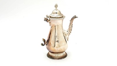Lot 571 - A George III silver coffee pot, by Francis Crump