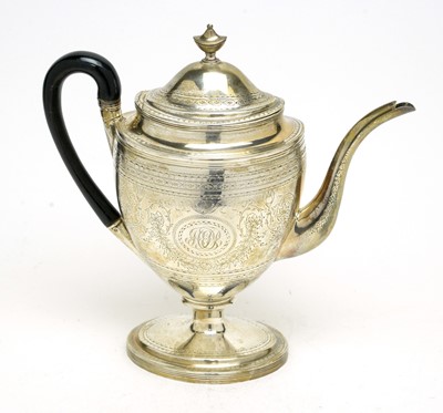 Lot 572 - A George III silver coffee pot, by Robert Hennell I & David Hennell II