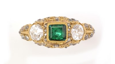 Lot 322 - A fine early 19th Century emerald and diamond ring