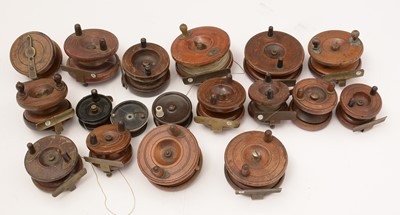 Lot 978 - A collection of 19th/early 20th Century wooden fishing reels.
