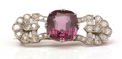 Lot 366 - An early 20th Century spinel and diamond brooch