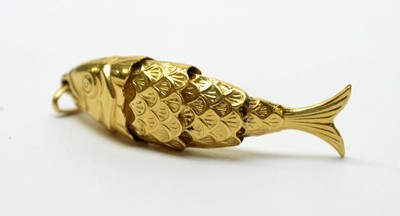 Lot 189 - An 18ct yellow gold fish pendant