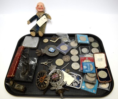 Lot 164 - A selection of collectables.