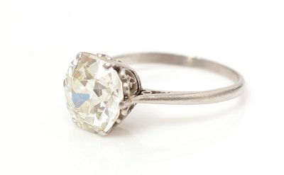 Lot 513 - A solitaire diamond ring