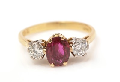 Lot 411 - A ruby and diamond ring