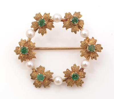 Lot 414 - An emerald, pearl and yellow metal brooch