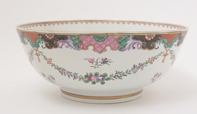 Lot 632 - A punch bowl