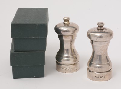 Lot 118 - A pair of silver pepper grinders, by David R Mills