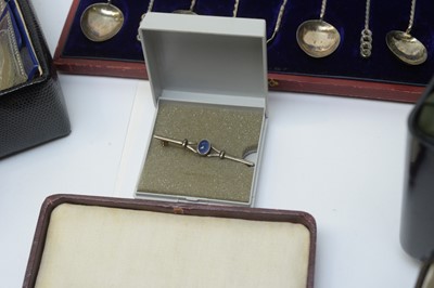 Lot 180 - A selection of jewellery