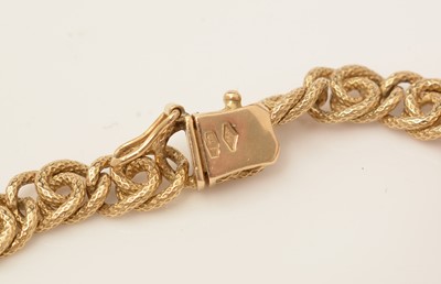 Lot 148 - An 18ct yellow gold bracelet