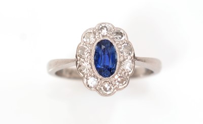 Lot 518 - A sapphire and diamond cluster ring
