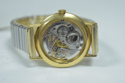 Lot 401 - Longines: an 18ct yellow gold cased wristwatch