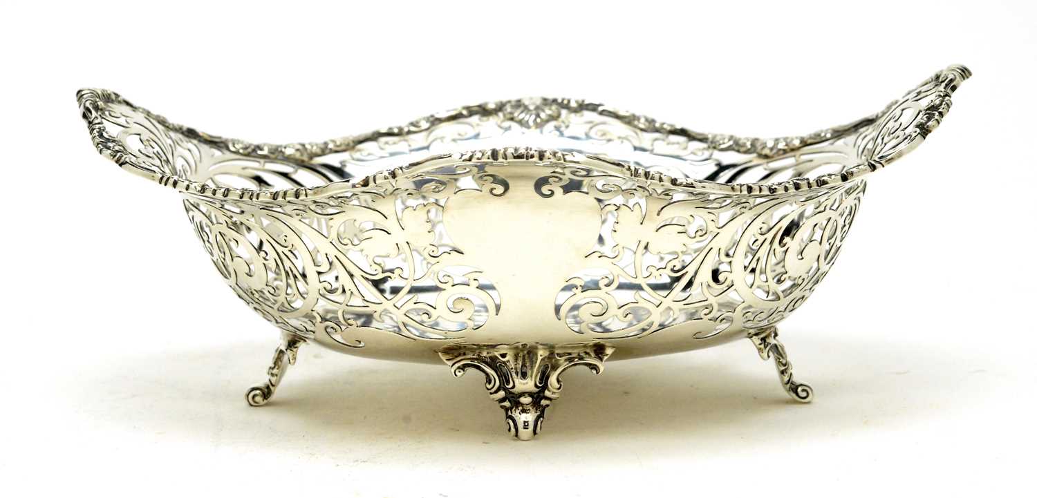 Lot 583 - A George V silver dish, by Josiah Williams & Co