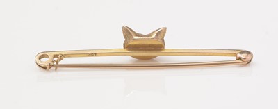Lot 415 - An early 20th Century fox pattern bar brooch
