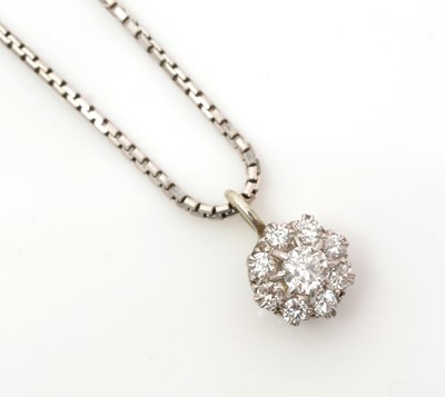Lot 451 - A diamond cluster pendant