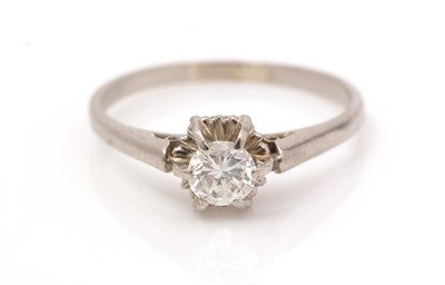 Lot 521 - A single stone diamond ring